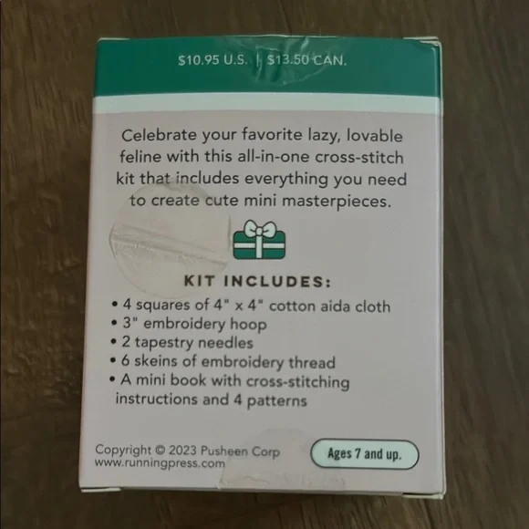 Pusheen Christmas Cross-Stitch Kit - Picture 2 of 3